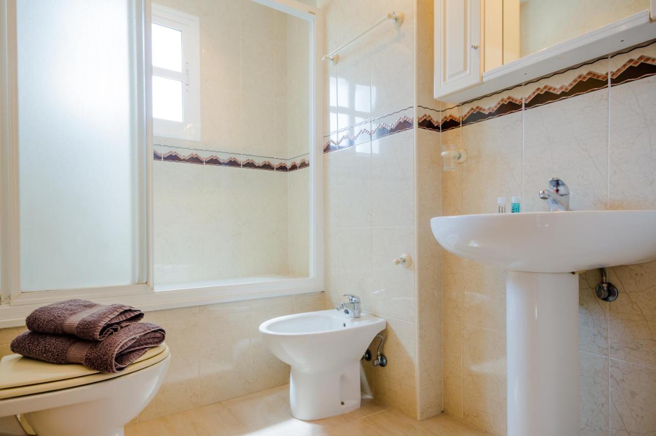 Apartamentos Rotonda Conil De La Frontera Exteriör bild